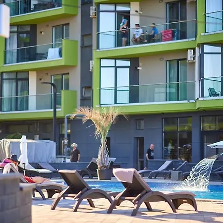 Ella Mamaia شقة فندقية *