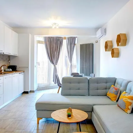 Ella Mamaia شقة فندقية *