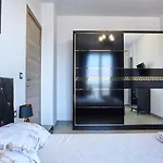 מלון דירות Ella Mamaia 3*
