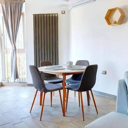 Ella Mamaia Aparthotel