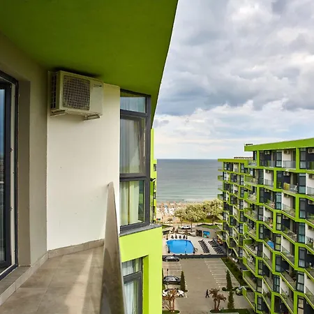 Ella Mamaia Aparthotel