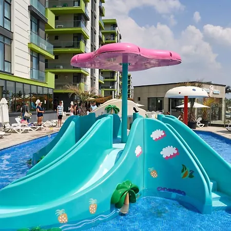 Ella Mamaia Aparthotel