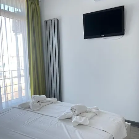 Ella Mamaia 3*